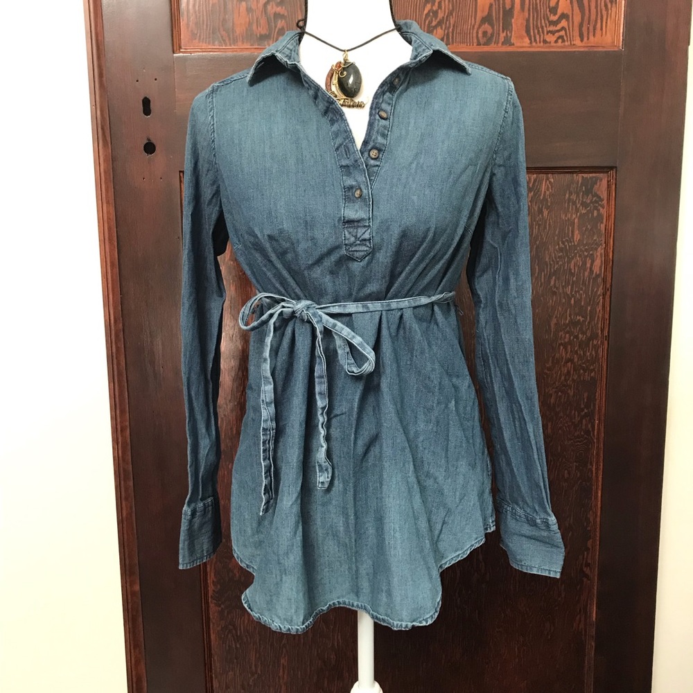 Liz Lange denim maternity top XS